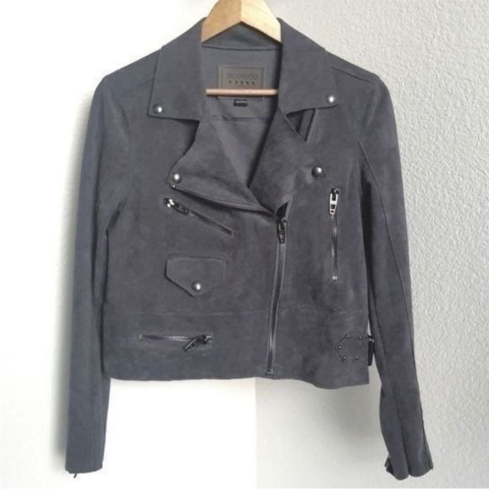 Blank NYC Crop Moto jacket
Size: Medium
Color: Grey
Good condition